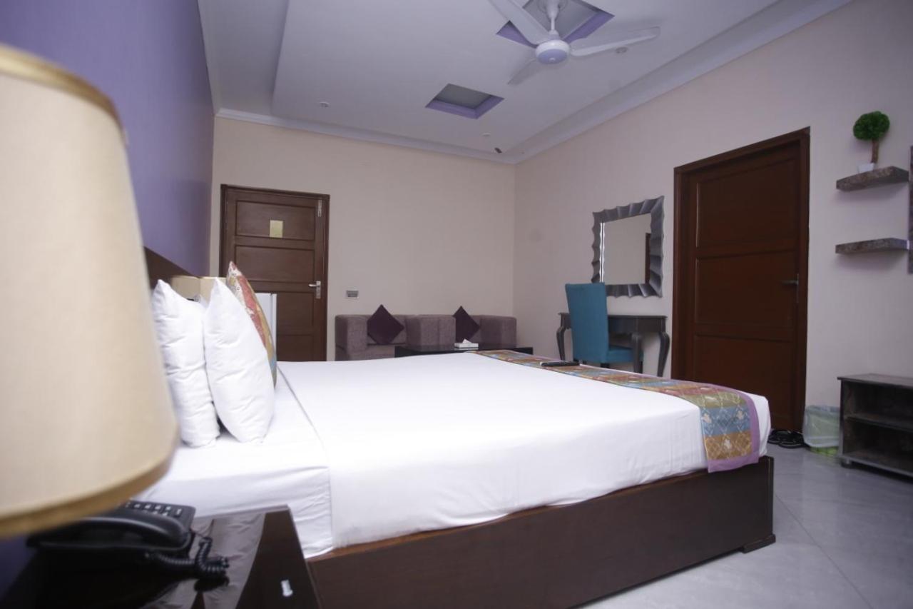 Al Burhan Express Hotel Λαχόρη Εξωτερικό φωτογραφία