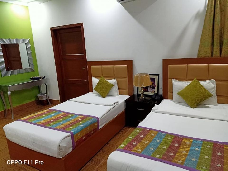 Al Burhan Express Hotel Λαχόρη Εξωτερικό φωτογραφία