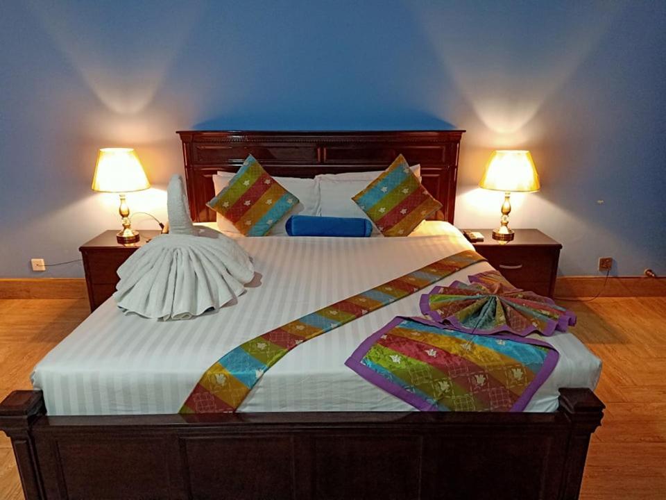 Al Burhan Express Hotel Λαχόρη Εξωτερικό φωτογραφία