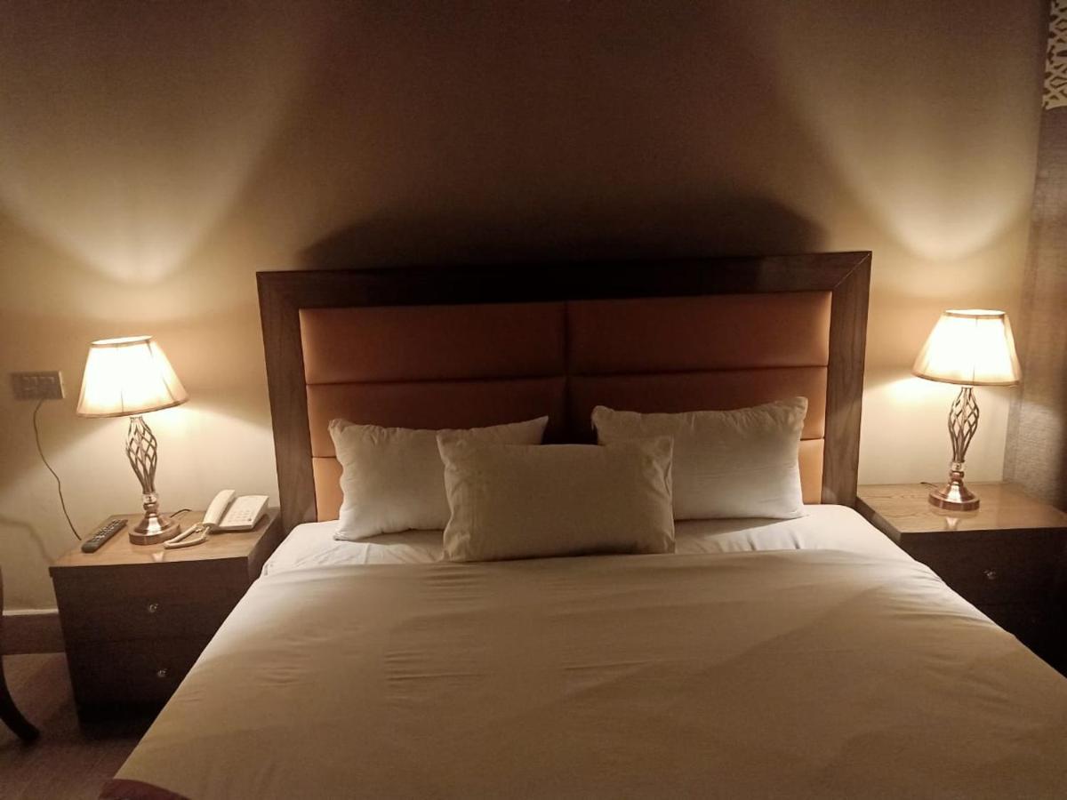 Al Burhan Express Hotel Λαχόρη Εξωτερικό φωτογραφία